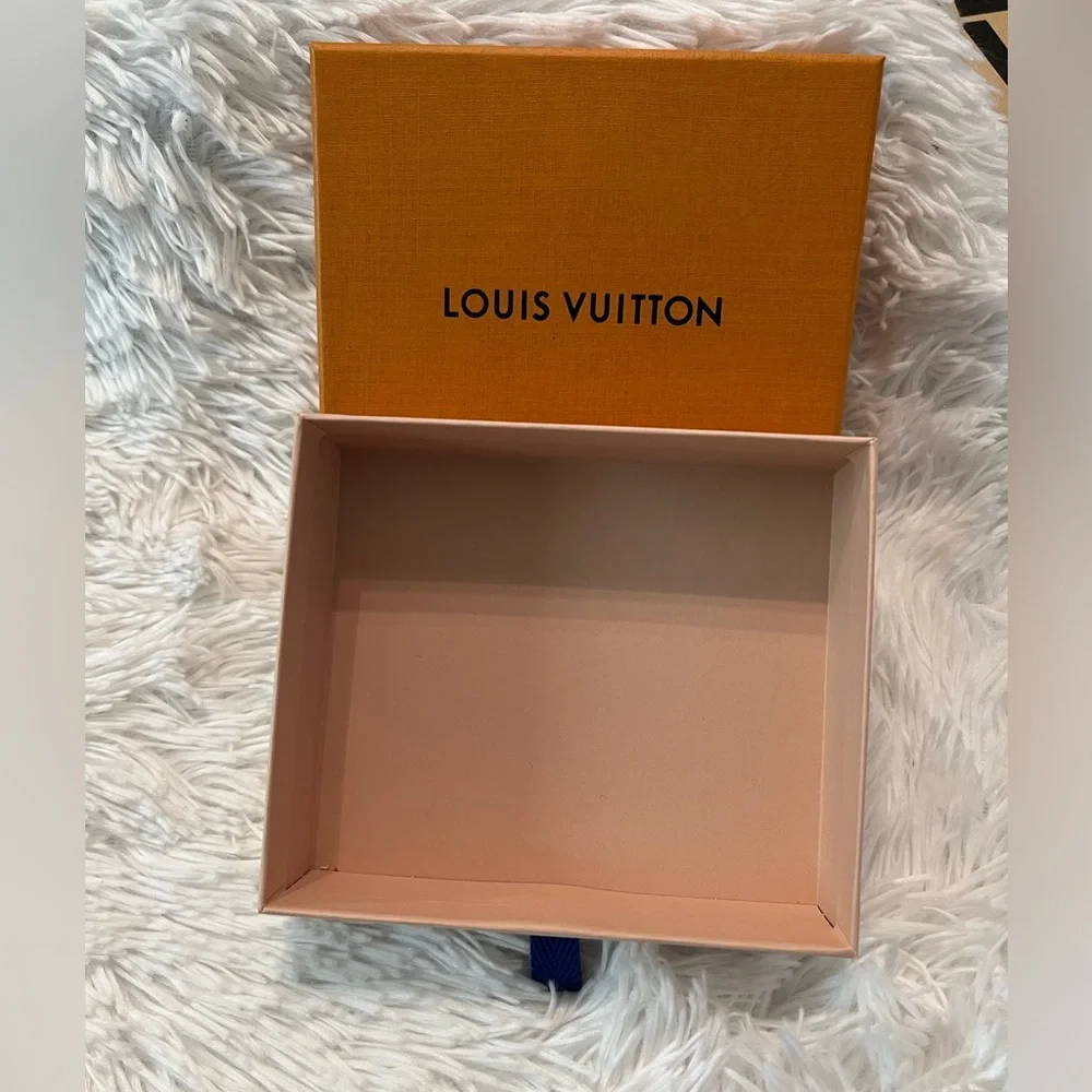 Authentic Louis Vuitton Small Gift Box, Holiday Ribbon and Holiday Gift Card - Picture 3 of 11
